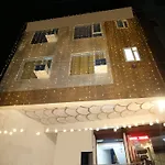 Oyo 13368 Hotel Gold Star