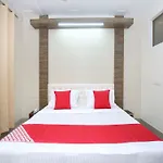 Oyo 13368 Hotel Gold Star