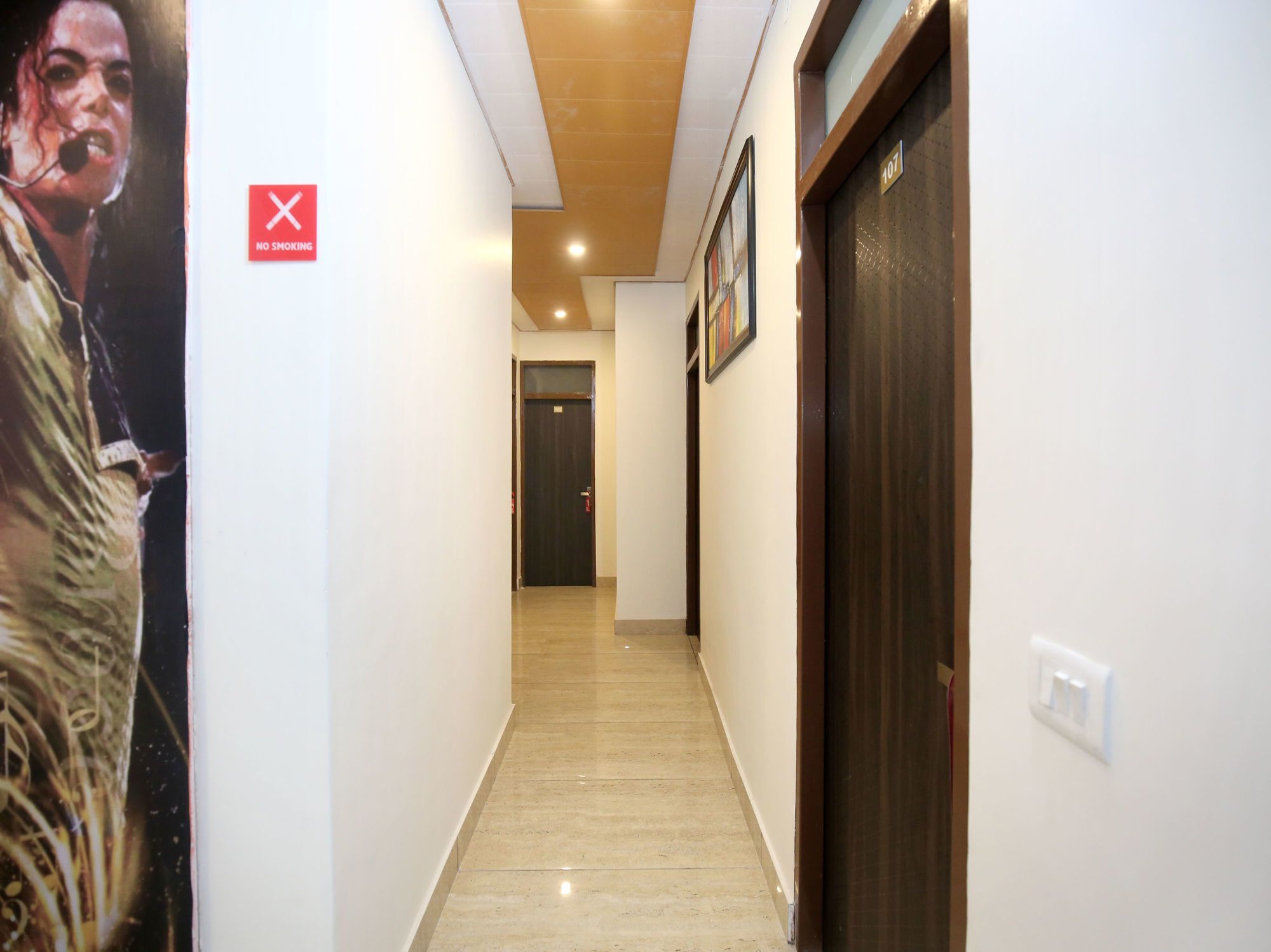 Oyo 13368 Gold Star Hotel