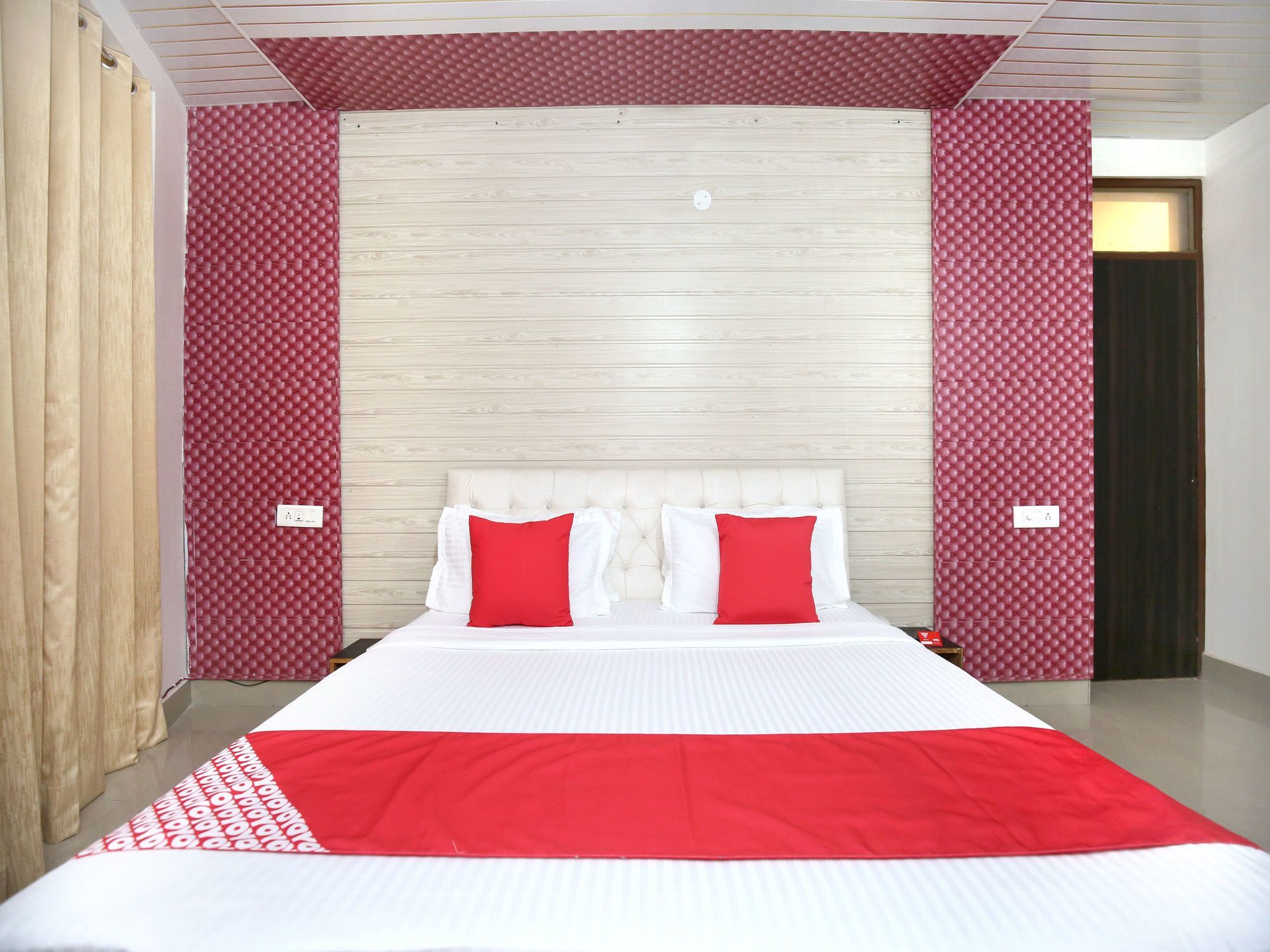 Oyo 13368 Gold Star Hotel Mohali